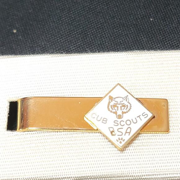 VTG 60s Cub Scouts Tie Bar Youth Size Gold-tone White Enamel BSA Clip Uniform - Picture 2 of 4